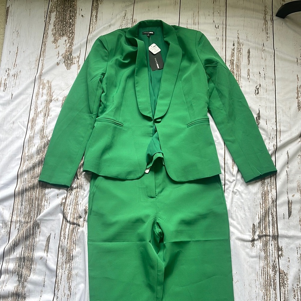 Fashion Nova Kelly Green Matching Set